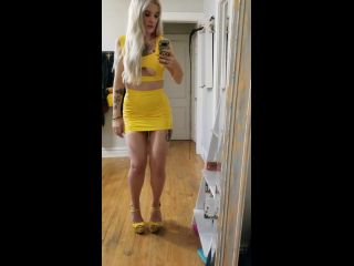 @goddesseevee 2019-11-22 New Shiny Yellow outfit came just in-1