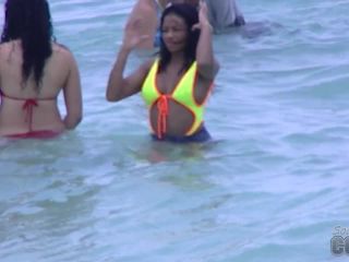 Southbeachcoeds.com- Randoms Topless On South Beach Today-3