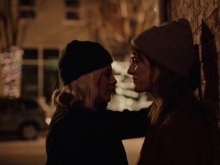 Mackenzie Davis, Kristen Stewart – Happiest Season (2020) HD 1080p - (Celebrity porn)-1