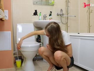 [GetFreeDays.com] Cleaning the bathroom Fetish Porn Leak March 2023-5