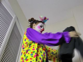 Kitzi Klown - Unaware giantess-5