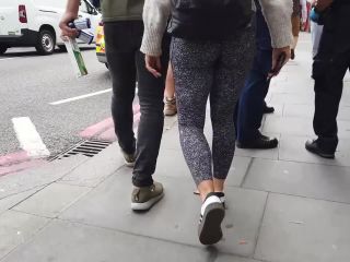 Extra tight butt in sprinkled leggings-6