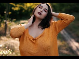 Louisa Khovanski () Louisakhovanski - falling sweater 30-09-2019-2