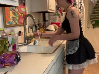 Maid Doing Dishes Webcam-3