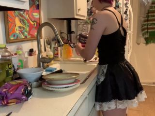 Maid Doing Dishes Webcam-8