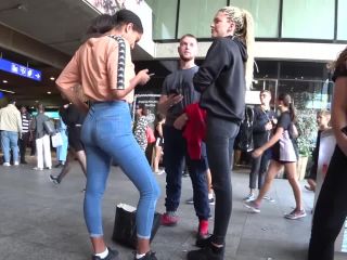 Brown girl's stunning ass in tight jeans-2