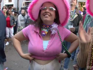 Nichole Flashes Her Tits During Mardi Gras Festivities-1