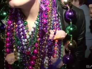 Nichole Flashes Her Tits During Mardi Gras Festivities-9