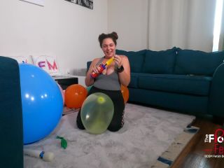 Many Vids: Buttplugbetty Playing With My Balloons At The Studio - Big ass-2