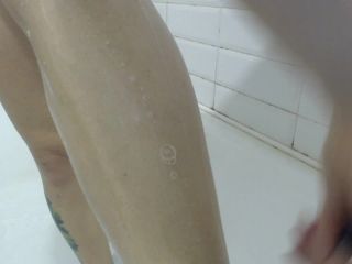 M@nyV1ds - PregnantMiodelka - Hairy legs shaving in the bathtub-7