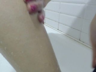 M@nyV1ds - PregnantMiodelka - Hairy legs shaving in the bathtub-9