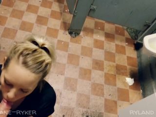 [Amateur] Drinking Cum & Being Watched at a Sex Shop!-3