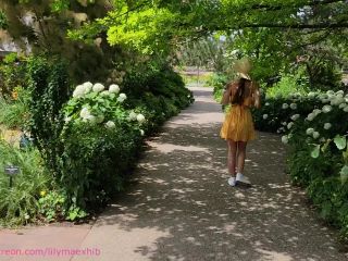 online xxx video 6 amateur sex xxx LilyMaeExhib – Fun at the Botanic Gardens, brunette on brunette girls porn-9