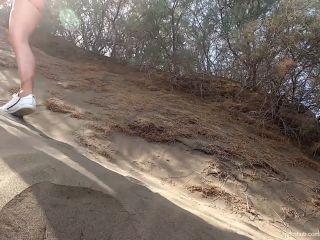 Walking On The Dunes 1080p-8