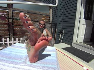 Girl Next Door Teases you with her INCREDIBLE Pink Soles while Tanning! - The Fantasy Chest 2-0