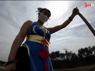 [GetFreeDays.com] Big-breasted Chun-Li cosplay married woman exposes herself outdoors and gives a hand job Adult Stream January 2023-3