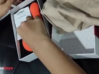 [GetFreeDays.com] MissFoxyph -  Honeyplaybox Unboxing  Hot Stepsister Enjoy her 1st Sex Toy Vibrator until cum Adult Leak July 2023-0