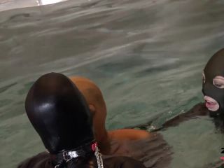 Two Zentai Girls with slave in Pool Latex!-4