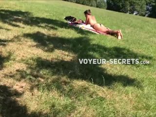 Funny encounter of a sexy girl and a dog  owner-3