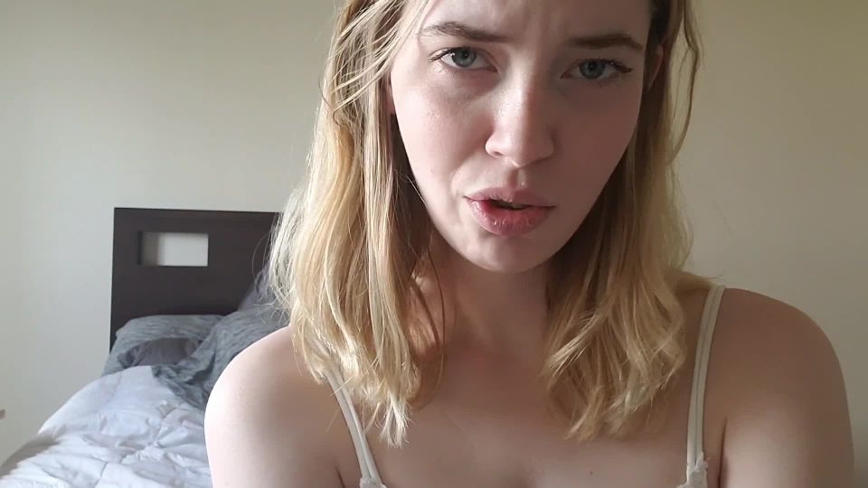 [Amateur] Inocent teen makes fun of small cock