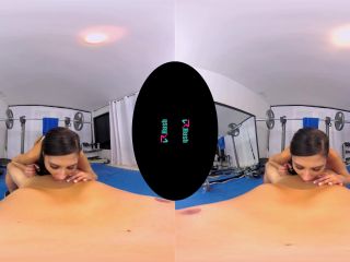 Gianna Dior - How Is My Form? - VRHush (UltraHD 2K 2020)-7