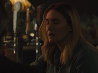 Kate Winslet, Cailee Spaeny - Mare of Easttown s01e01 (2021) HD 1080p - [Celebrity porn]-1