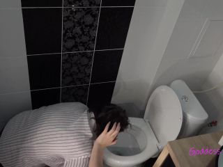 Goddess Valeria - Old model toilet cleaner 4K-1