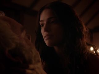 Janet Montgomery, Azure Parsons – Salem s01e01 (2014) HD 1080p!!!-5