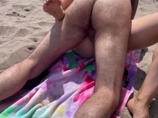 [Amateur] Husband films wife FUCKING A STRANGER and receiving an UNPROTECTED CREAMPIE on a PUBLIC BEACH-9