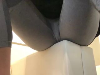 Pussy bulge of fit girl in tight leggings-8