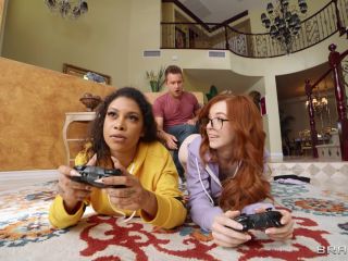 Jeni Angel, Madi Collins: Gamer Girl Threesome Action 1080p FullHD-1