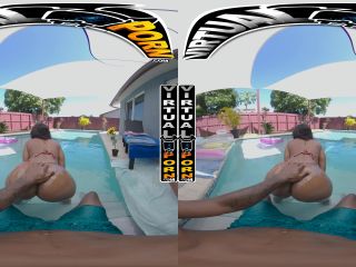 August Skye - Sexy Pool Time - VirtualPorn, BangBros (UltraHD 4K 2024) New Porn-2