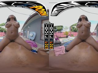 August Skye - Sexy Pool Time - VirtualPorn, BangBros (UltraHD 4K 2024) New Porn-7