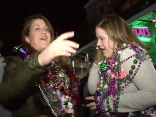 Trinity Flashes Her Tits During Mardi Gras Festivities-3