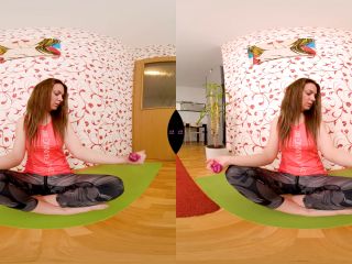 Amateur Girl Laura Rose Masturbates While Doing Yoga-1