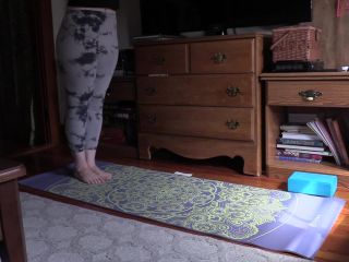 Pt 2Bettie Bondage - 'Spying On Mom's Yoga Practice' - 1080p-2