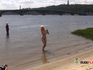 Nude Beach - Finally the Pussy  Shot-2