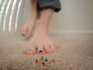 [GetFreeDays.com] Big blonde  where did the movers go help down here no noo nooo foot domination-7