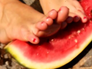 xxx video clip 14 Feet Cruush Watermelon - { - feet porn busty blonde vintage-6