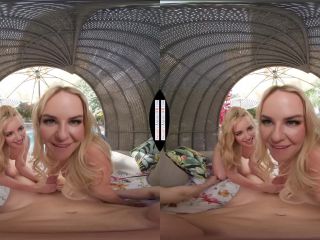 Naughty America VR - Slimthick Vic & Charlie Forde - Big ass-2