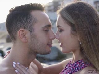 Mary Rock   Romantic Young Couple Sex At Sunset 1080p FullHD-0