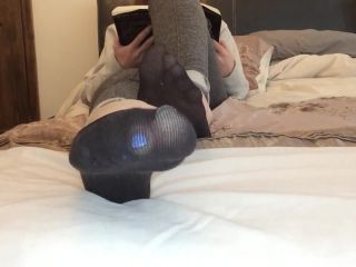 Ignore fetish – Sweetsoles – Reading Ignoring Foot on femdom porn downblouse fetish-7