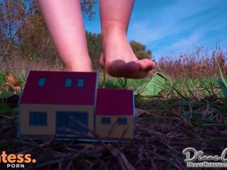 [giantess.porn] Diane Chrystall - Outdoor Growing Into Giantess keep2share k2s video-7