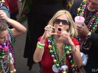 Milfs Show Off Their Big Boobs For Beads At Mardi  Gras-2