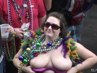 Milfs Show Off Their Big Boobs For Beads At Mardi  Gras-3