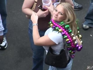 Milfs Show Off Their Big Boobs For Beads At Mardi  Gras-8