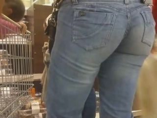 Milf's soft ass squeezed in jeans-5