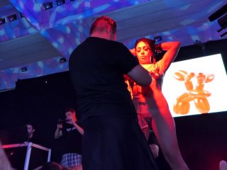 xxx video clip 31 mature fisting hd Salón Erótico de Barcelona 2018 Action on the Horny Belle stage, frida sante on fisting porn videos-8