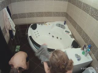 Voyeur-house.tv- Emma  peter washing-2