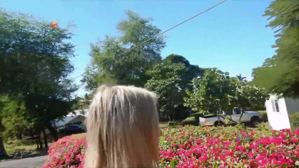 Amateur Sex On Hawaii Vacation Blowjob!